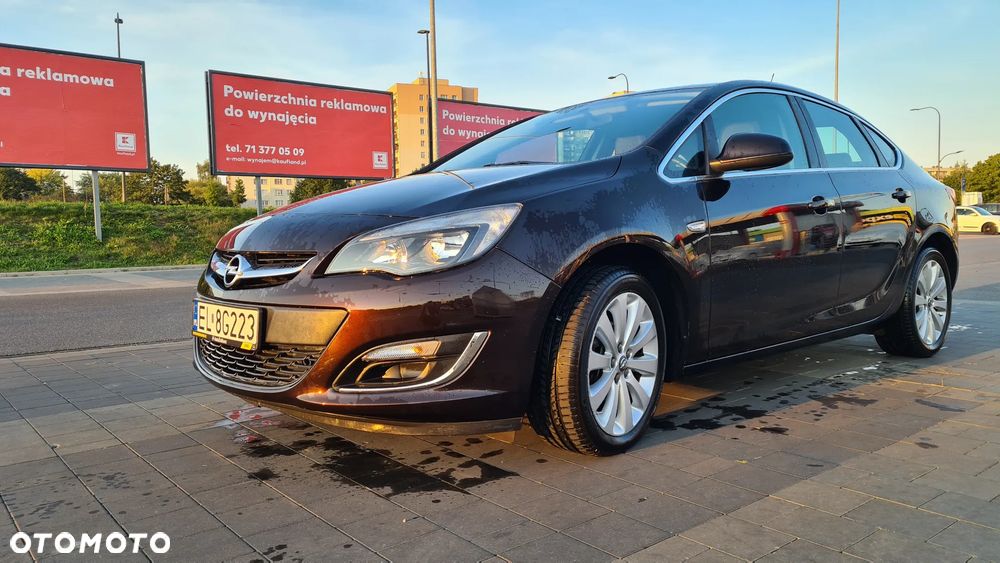 Opel Astra 1.4 T Essentia - 1