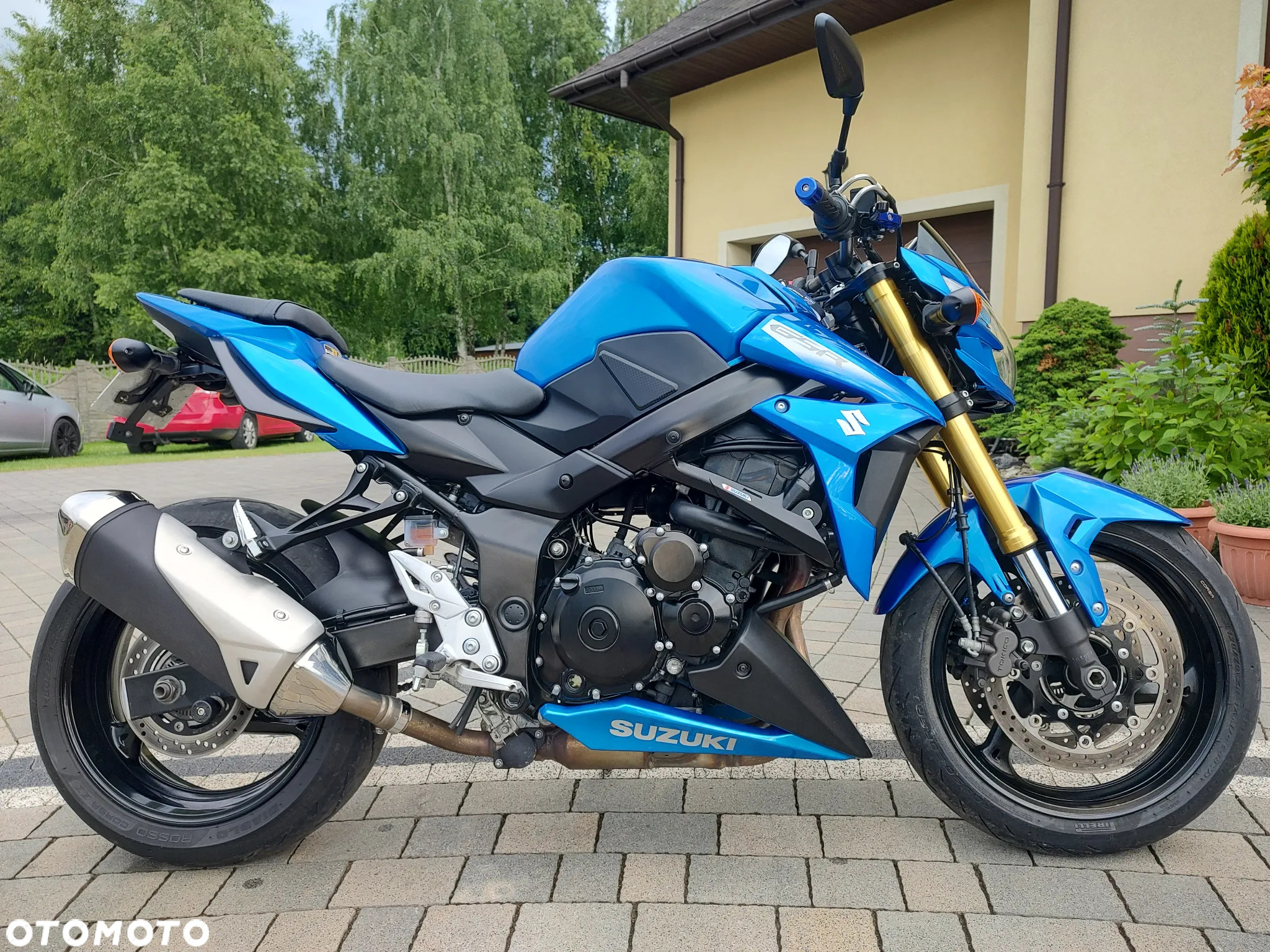 Suzuki GSR - 5