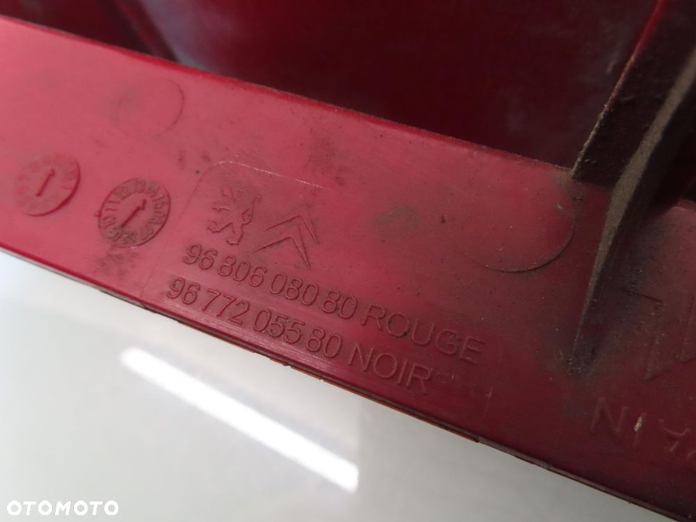 LAMPA LEWA TYLNA PEUGEOT PARTNER II 9680608080 9677205580 - 2
