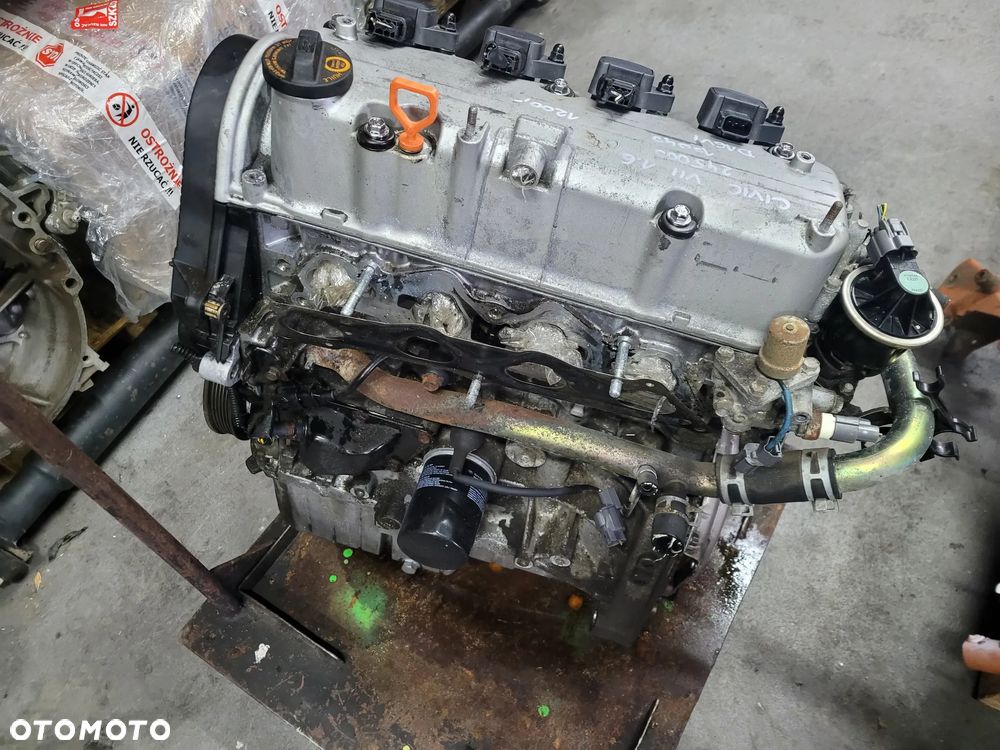 Honda civic VII sedan 1.6 D16V1 Silnik - 1