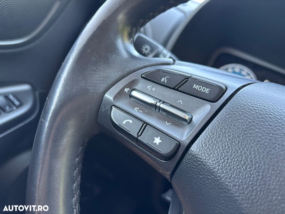 Hyundai KONA - 16