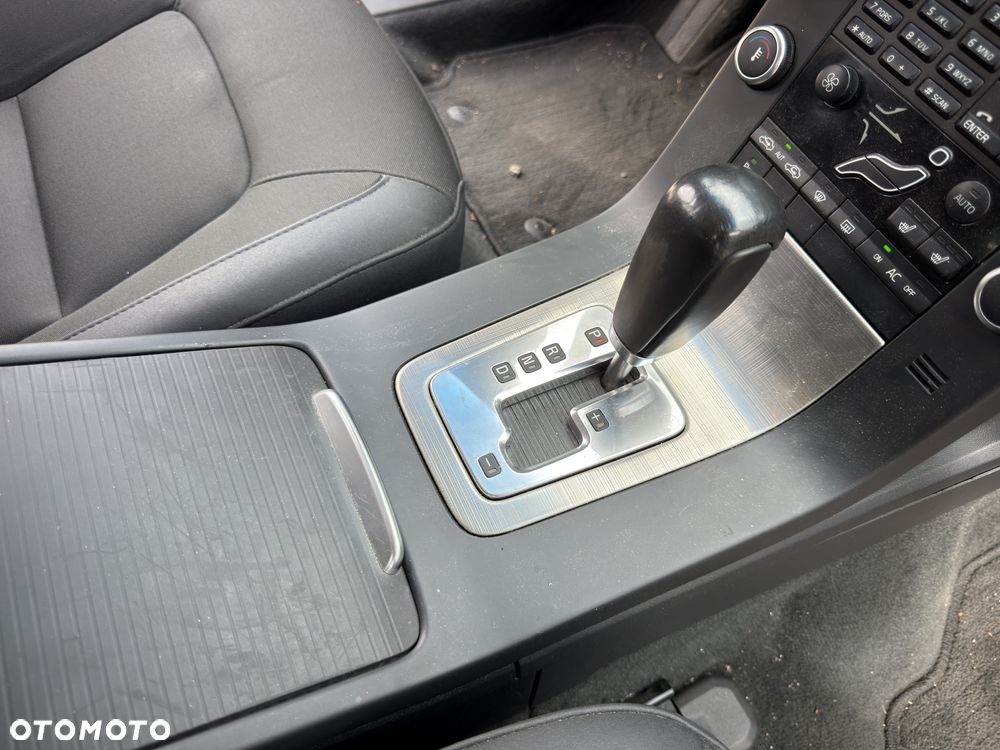 Volvo V70 D5 AWD Summum - 25