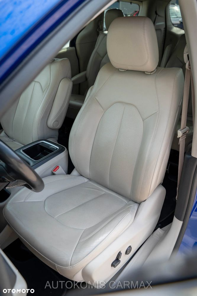 Chrysler Pacifica - 15