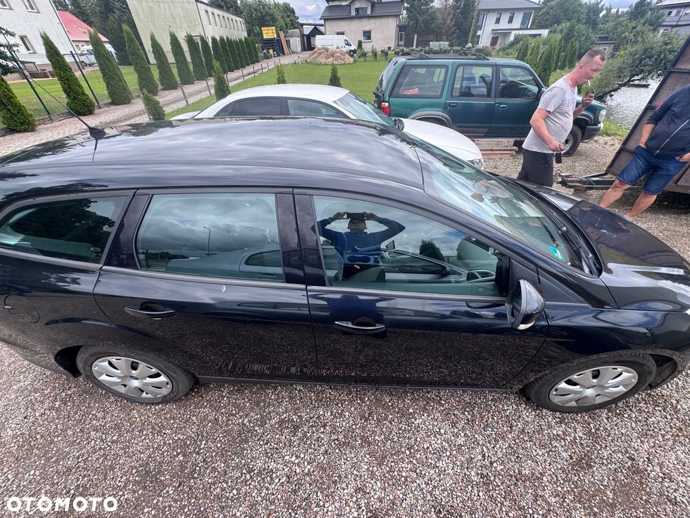 Ford Focus 1.6 Ambiente - 3