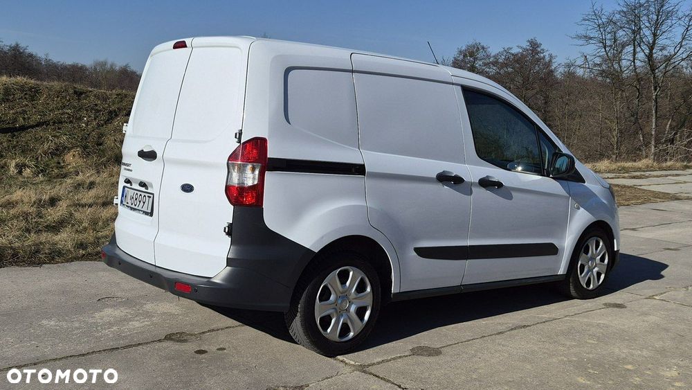 Ford Transit Courier - 19