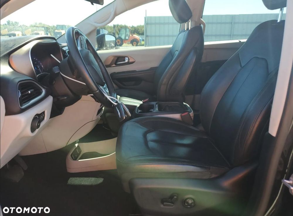 Chrysler Pacifica - 7