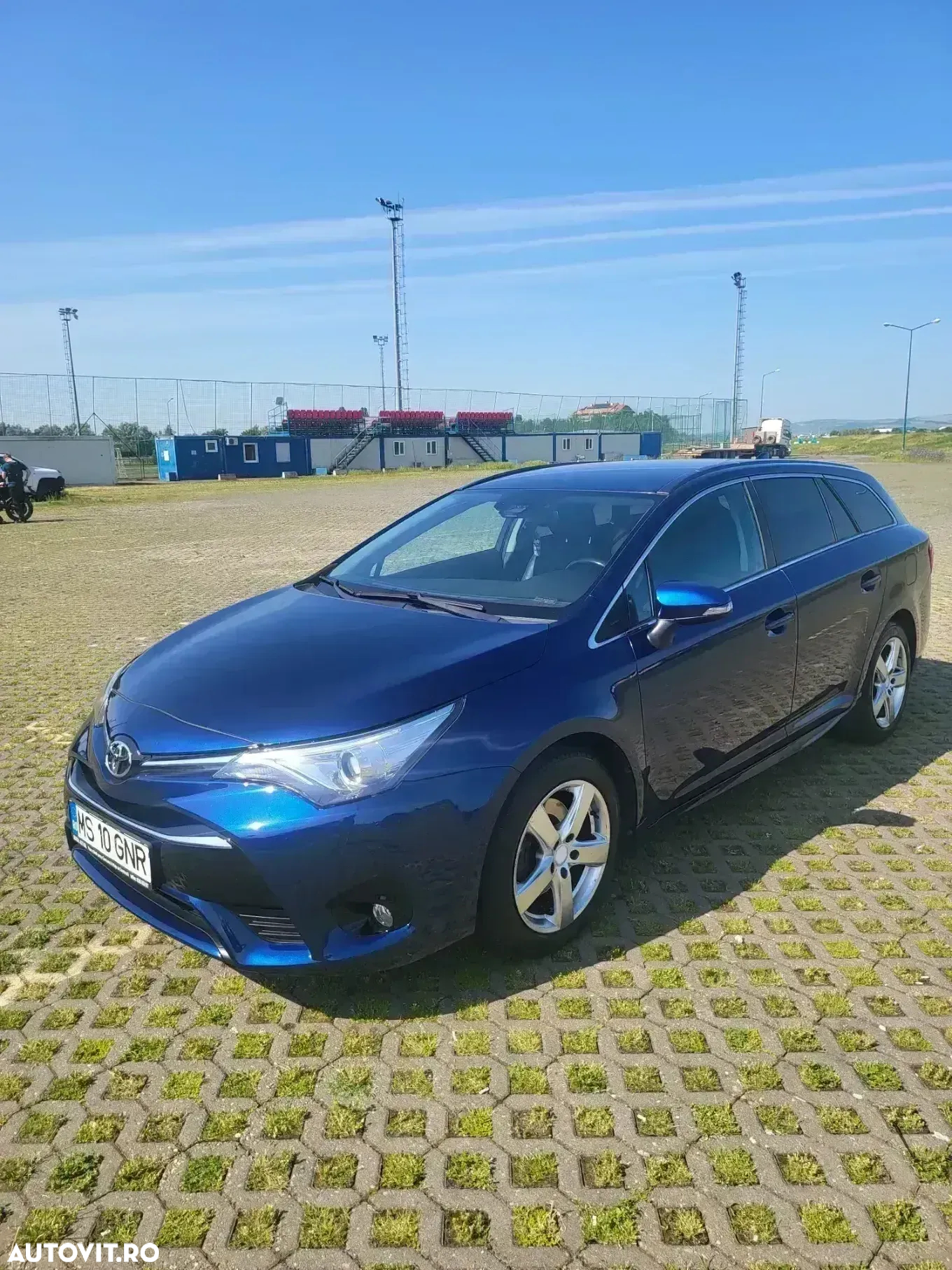 Toyota Avensis 2.0 D-4D Elegance - 2