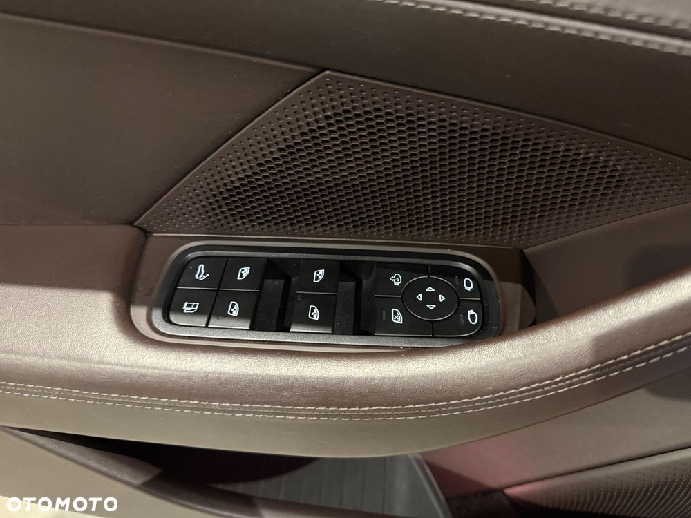Porsche Panamera 4 - 33