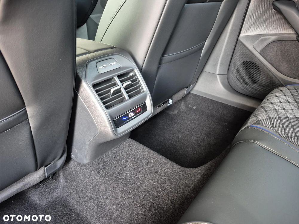 Volkswagen Passat - 20