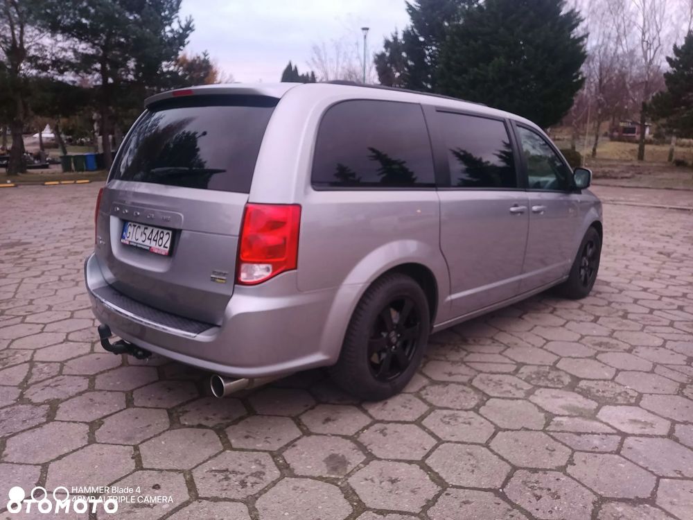 Dodge Grand Caravan - 3