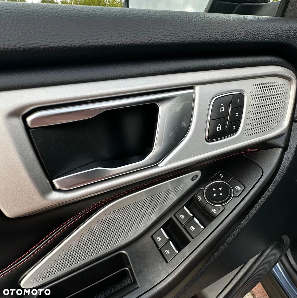 Ford Explorer - 32