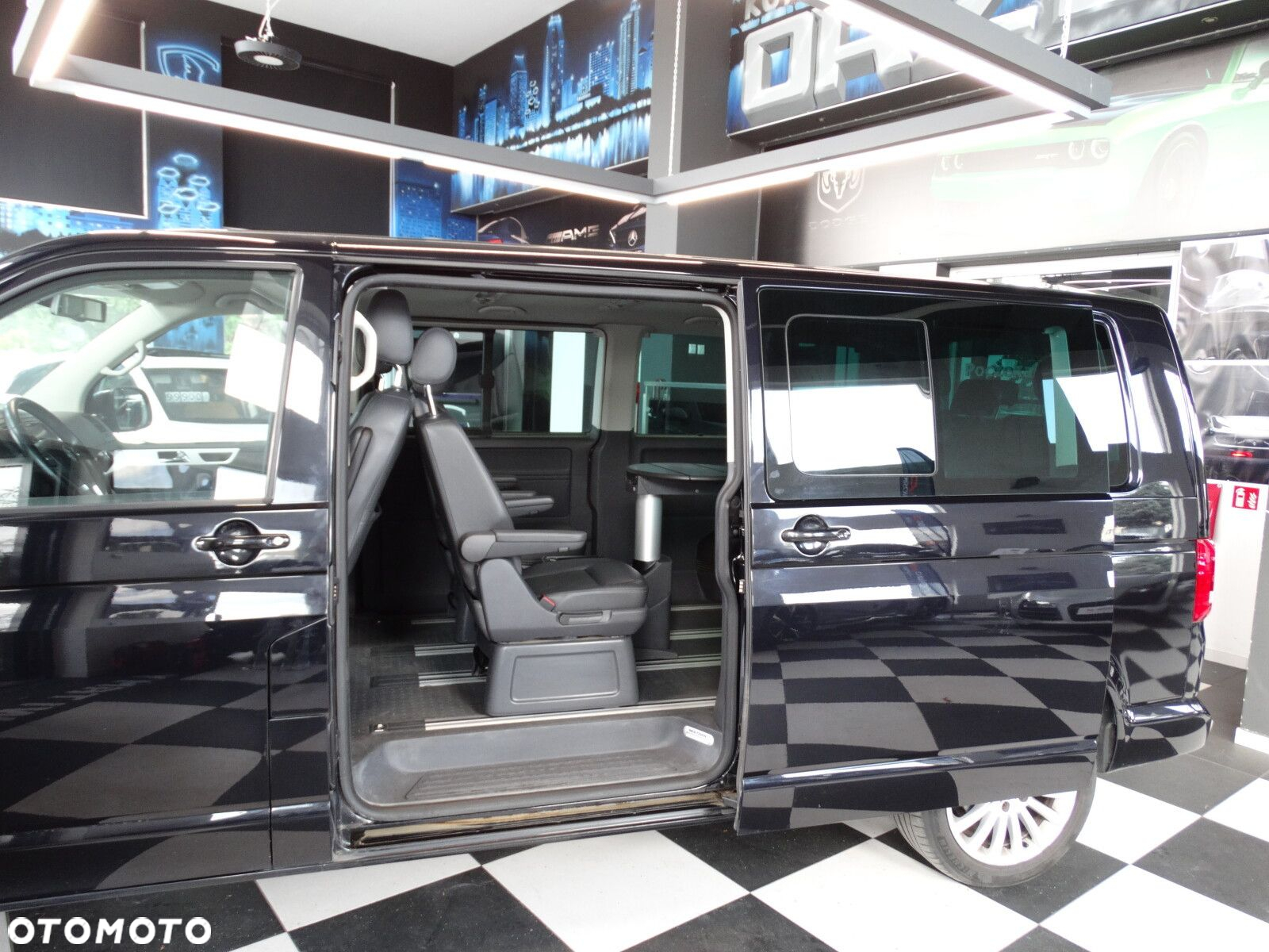 Volkswagen Multivan - 33