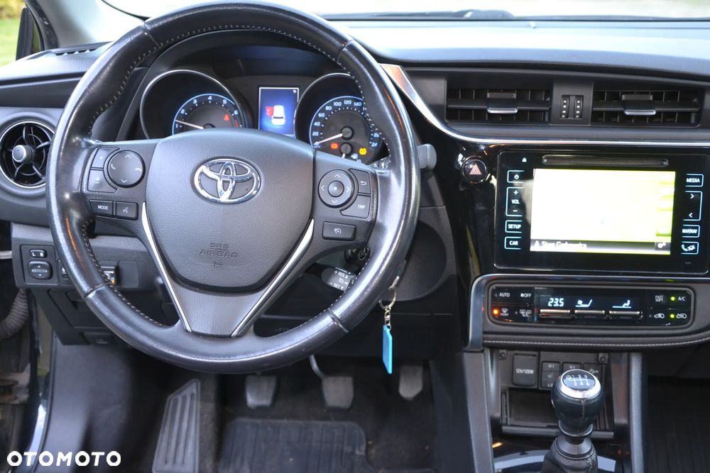 Toyota Auris 1.6 Selection - 11