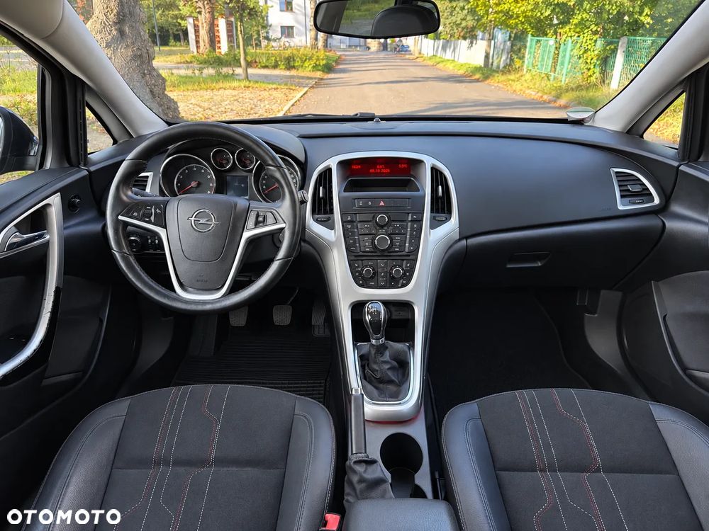 Opel Astra 1.4 150 Jahre - 7