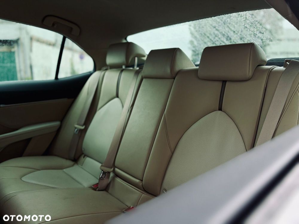Toyota Camry 2.5 Hybrid Executive CVT - 21