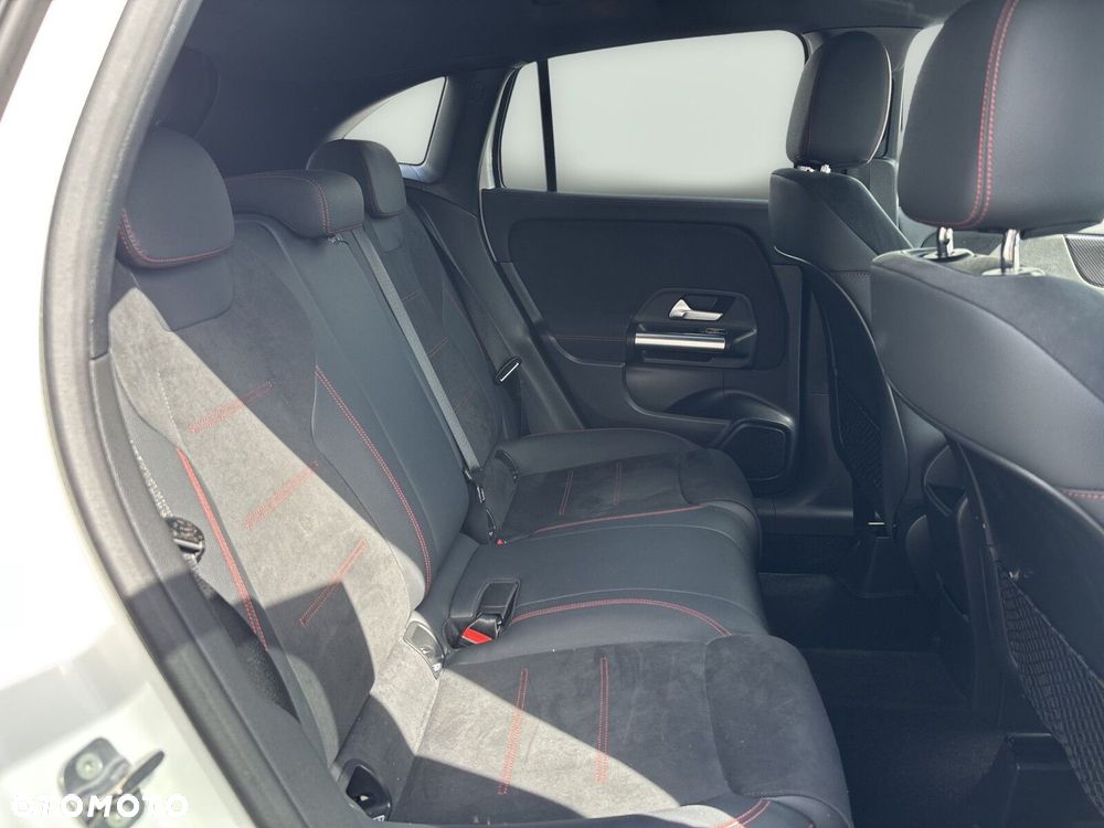 Mercedes-Benz GLA - 22