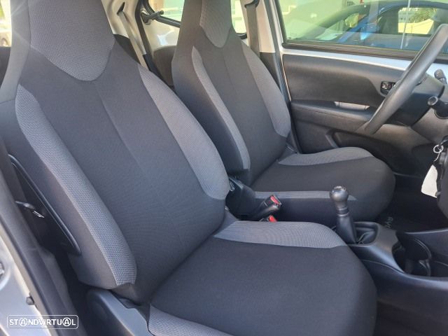 Toyota Aygo 1.0 X-Play - 40