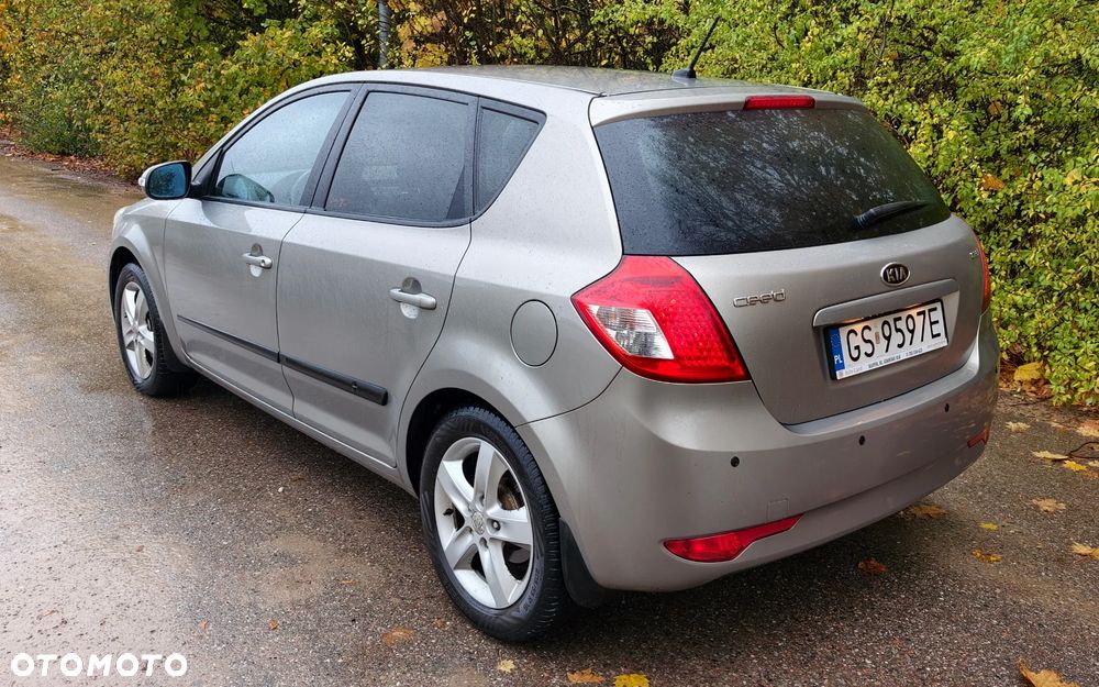 Kia Ceed 2011 photo 2