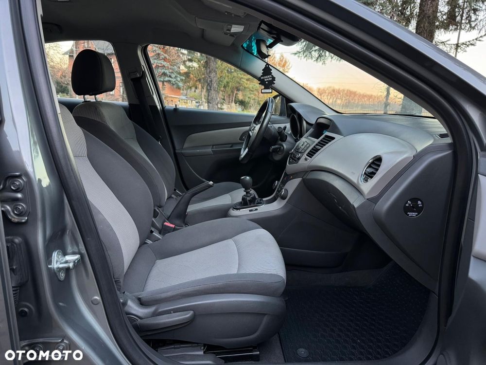 Chevrolet Cruze 1.6 Base - 8