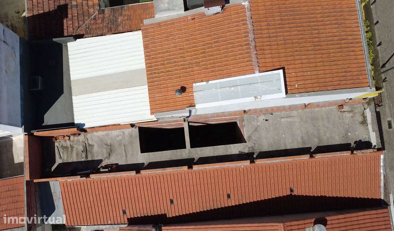 Moradia T4 em Estrutura Nova por Finalizar  Zona Premium da Figueir... - Grande imagem: 2/9