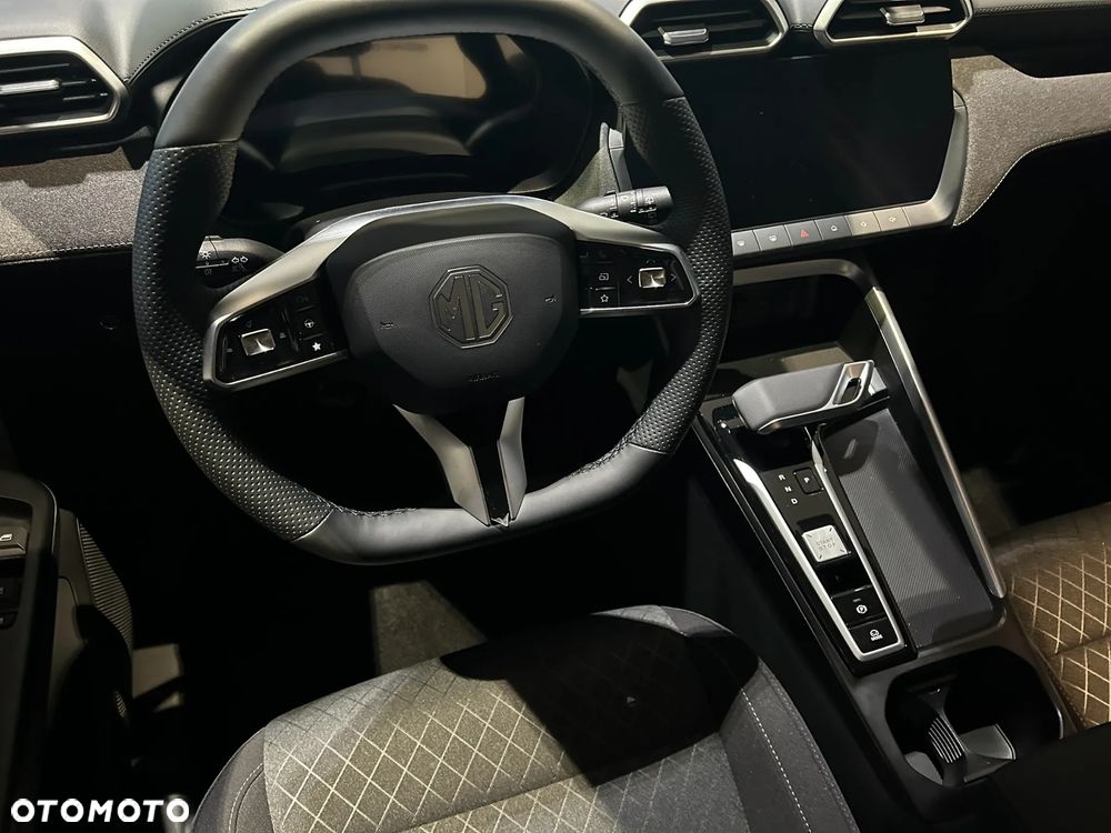 MG ZS Hybrid+ - 13