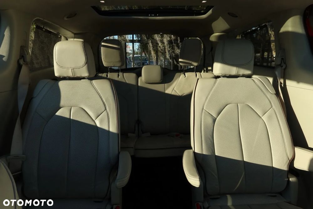 Chrysler Pacifica - 30