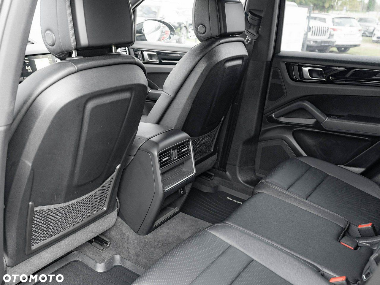 Porsche Cayenne - 24