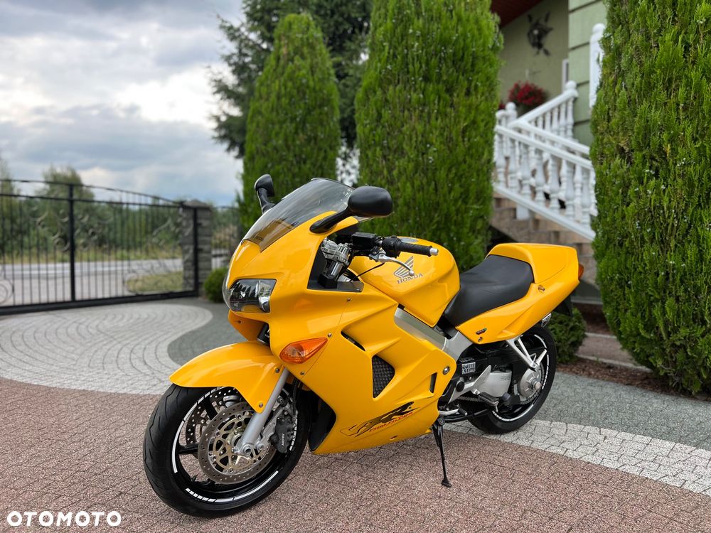 Honda VFR - 25