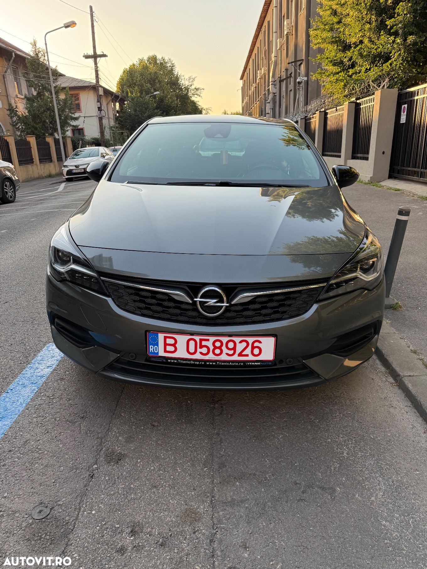 Opel Astra 1.2L Turbo Start/Stop Elegance - 1