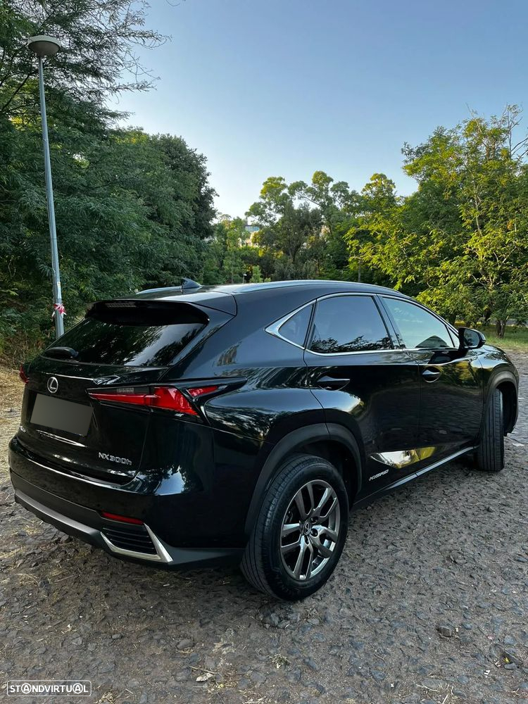 Lexus NX 300h Executive+ - 4