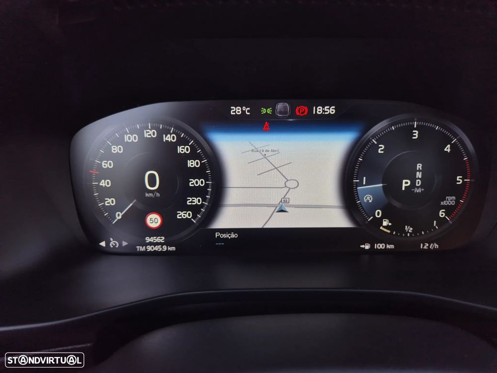 Volvo XC 40 2.0 D4 Momentum Plus AWD - 27