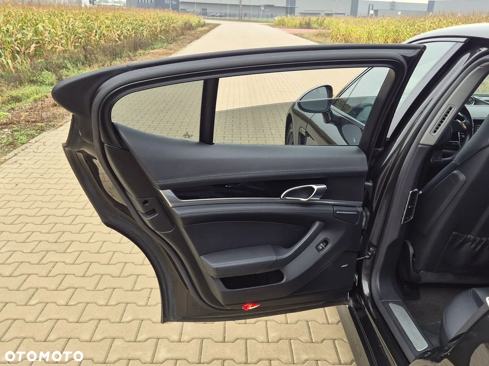 Porsche Panamera - 25