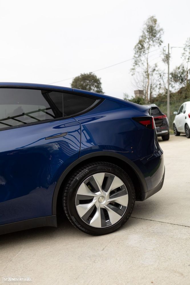 Tesla Model Y Standard RWD - 23