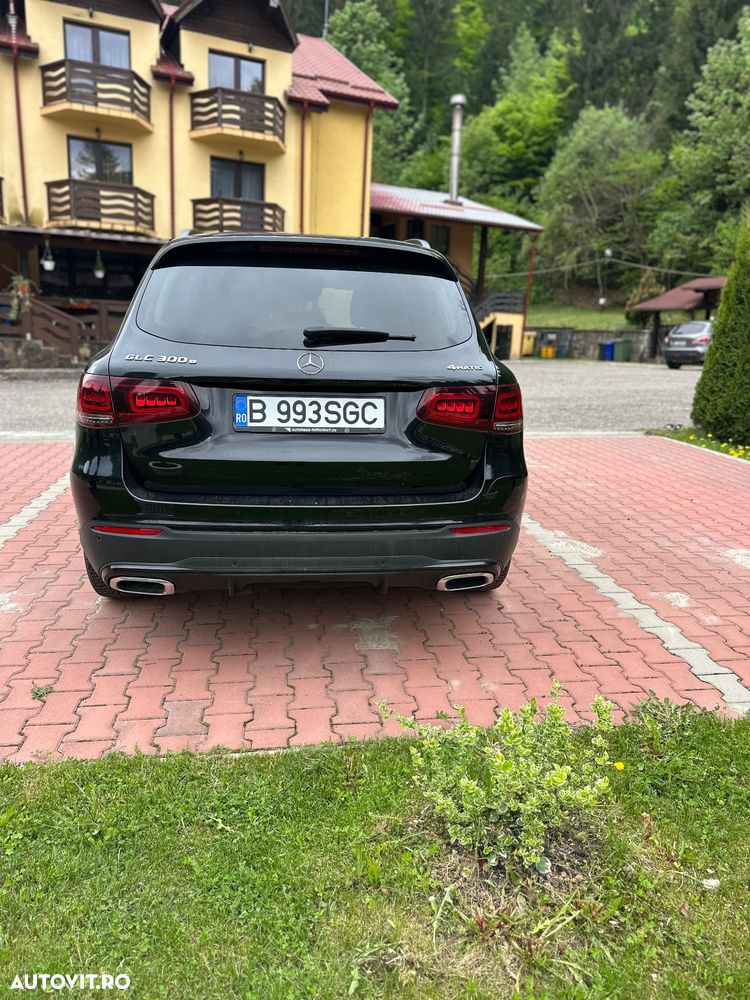 Mercedes-Benz GLC 300 4MATIC - 3