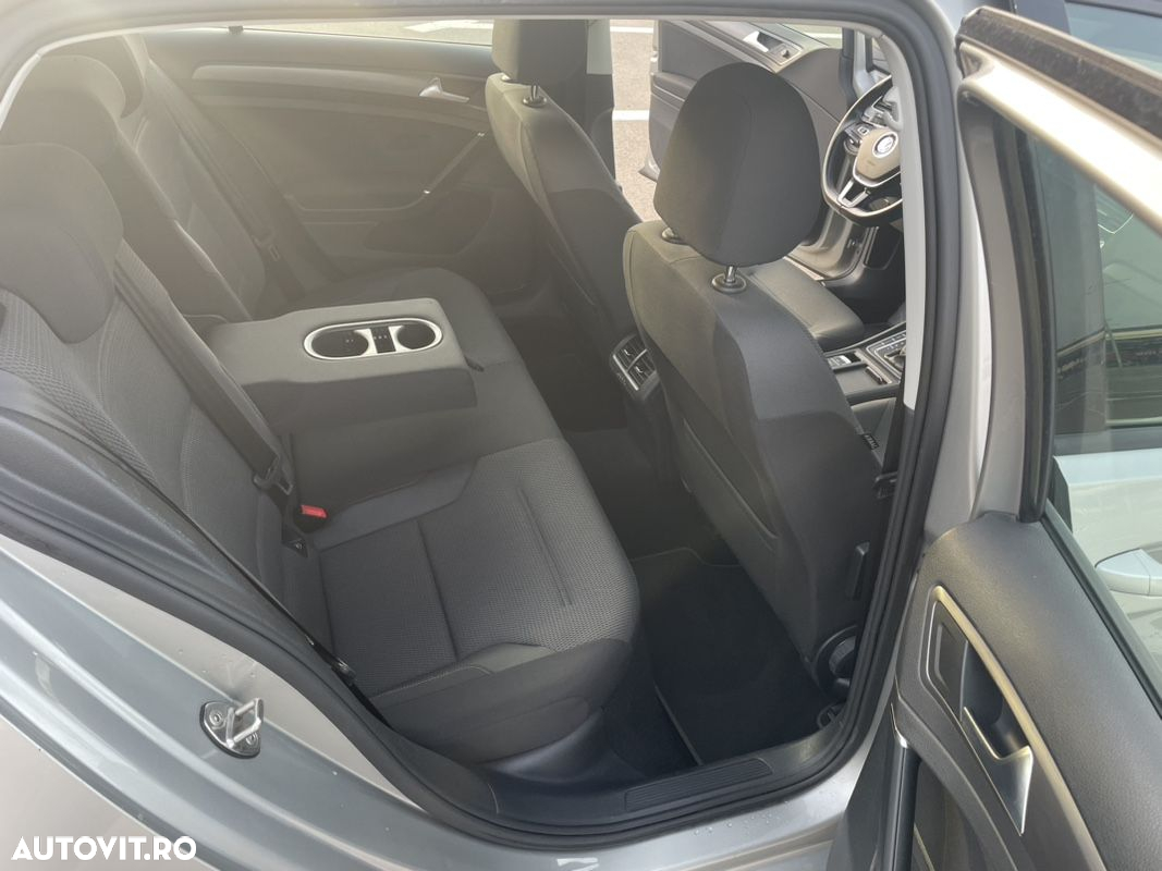 Volkswagen Golf - 8
