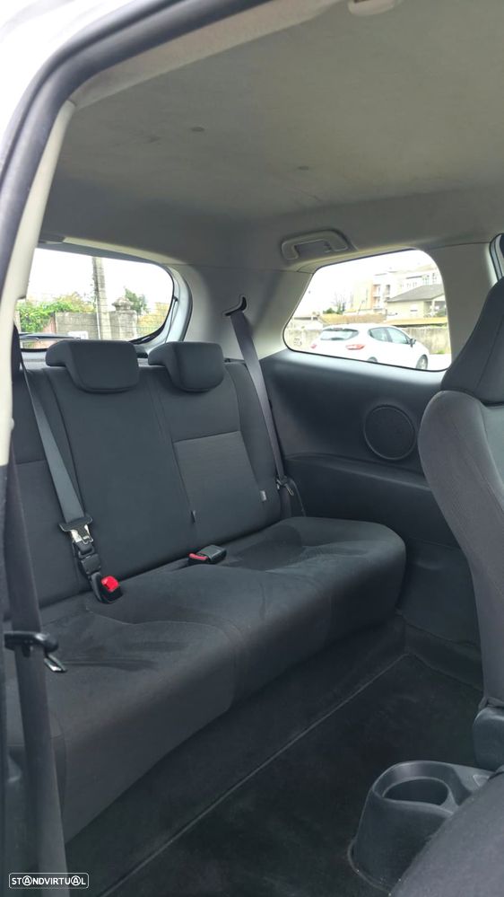 Toyota Yaris 1.4 D-4D ACtive+AC - 8