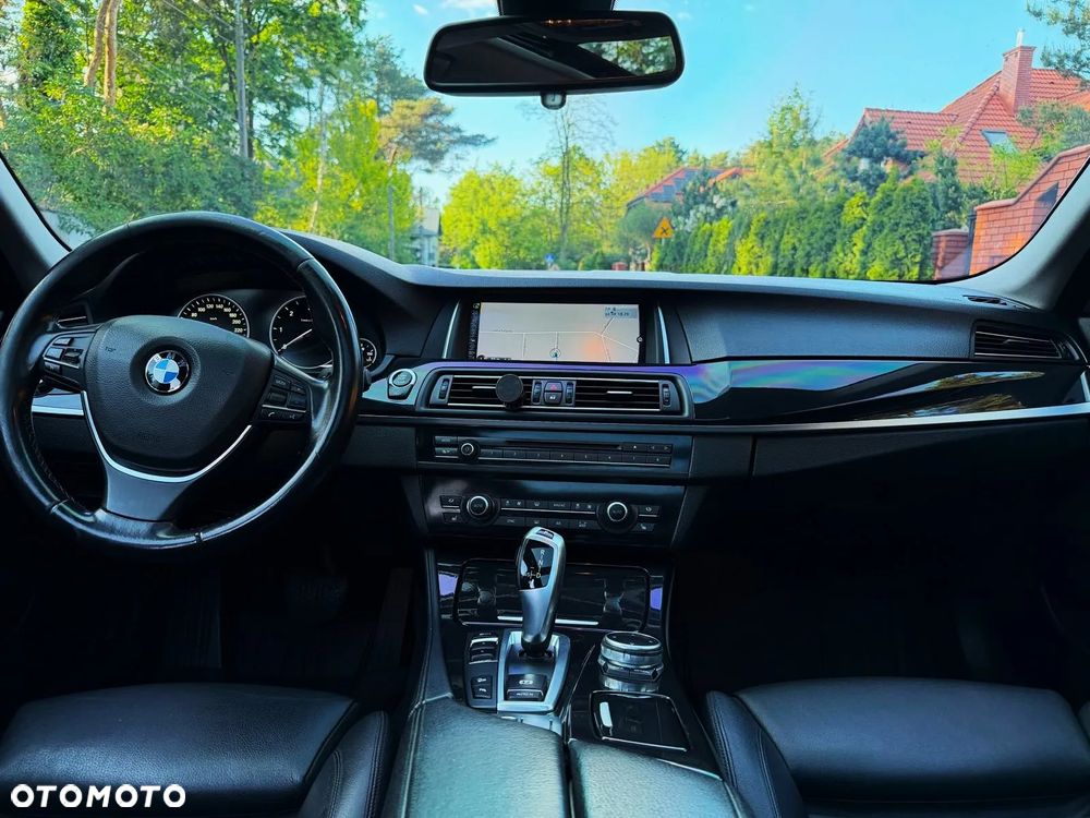 BMW Seria 5 520d xDrive - 23