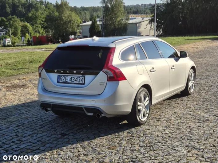 Volvo V60 D5 AWD Geartronic Summum - 6