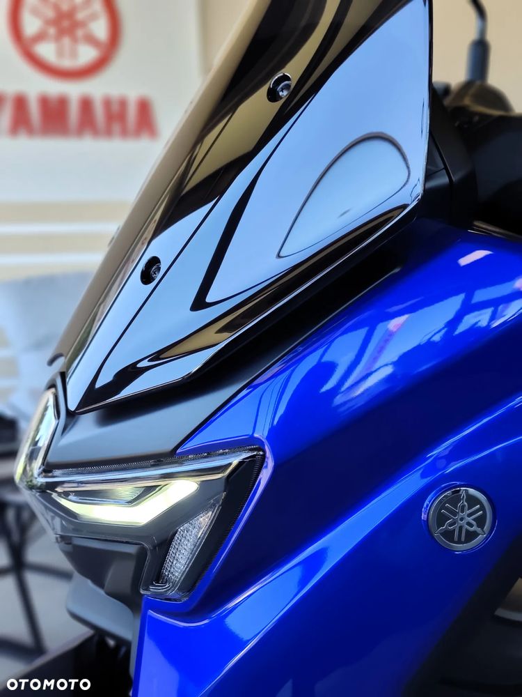 Yamaha NMAX - 16