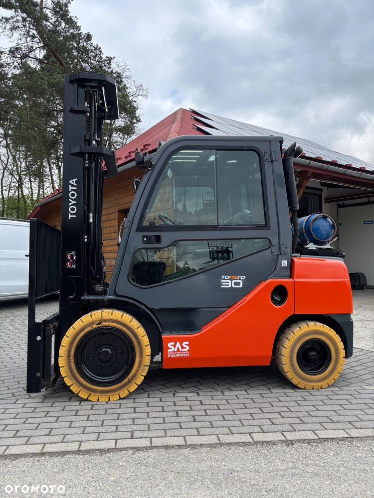 Toyota 8FGF30  Tonero 3t Tony LPG BENZYNA triplex GWARANCJA DOSTAWA CAŁY KRAJ - 1