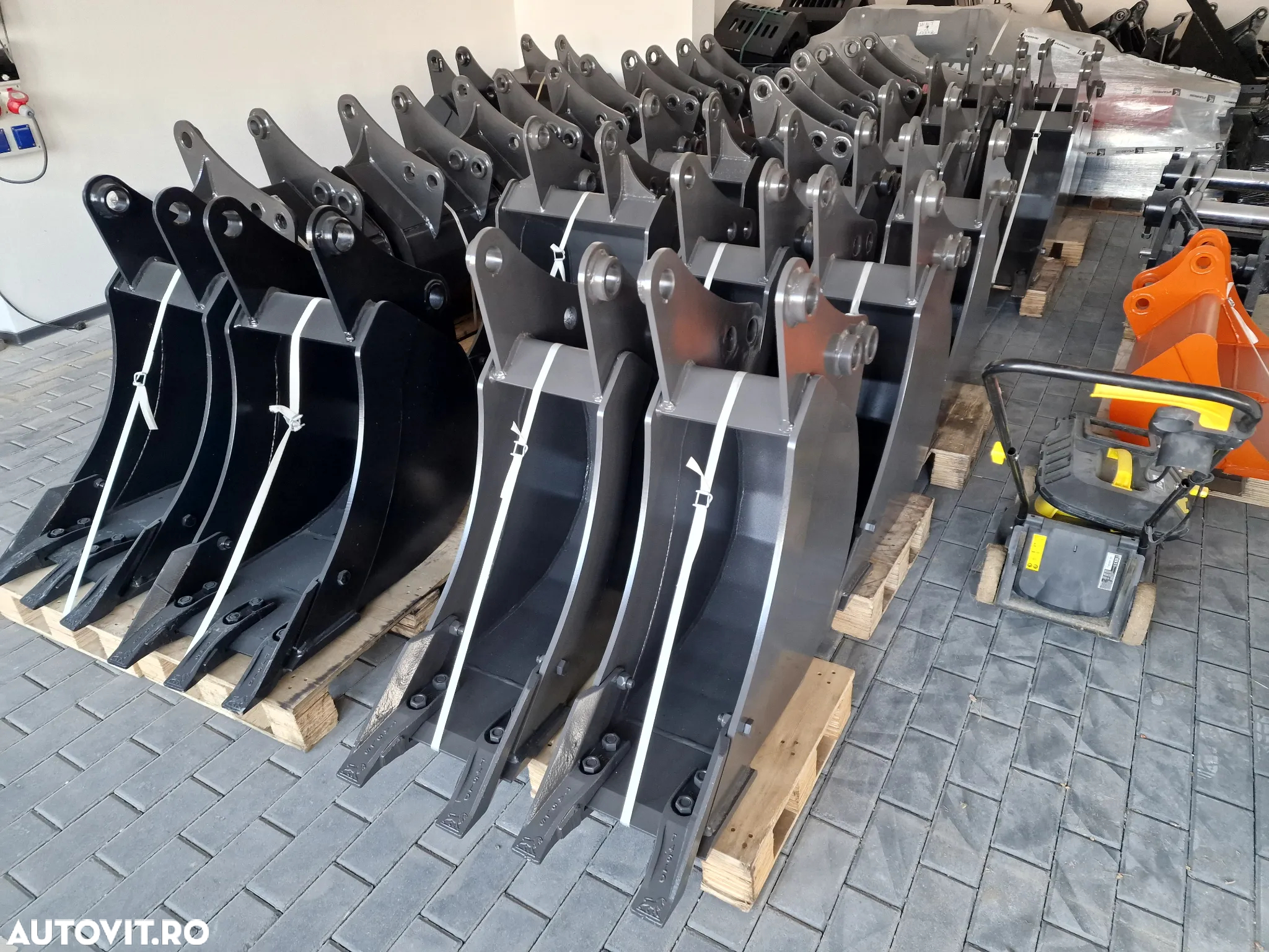Cupa buldoexcavator - 4