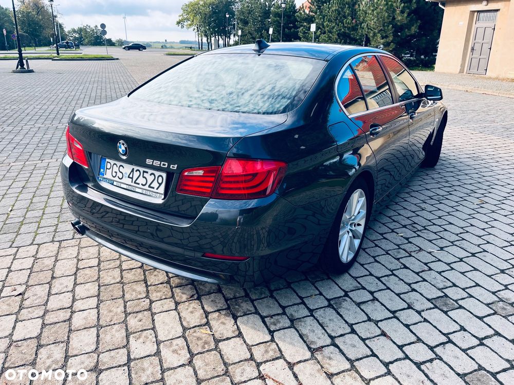 BMW Seria 5 520d Touring Luxury Line - 4