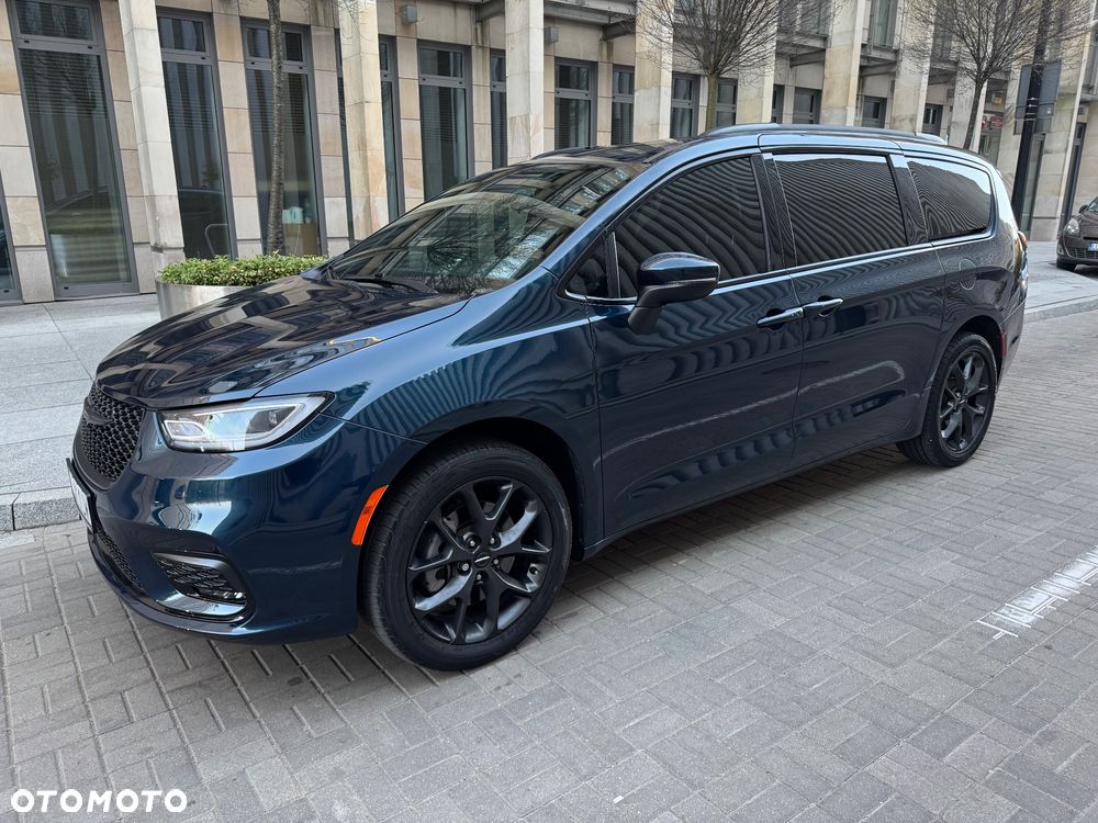 Chrysler Pacifica - 4
