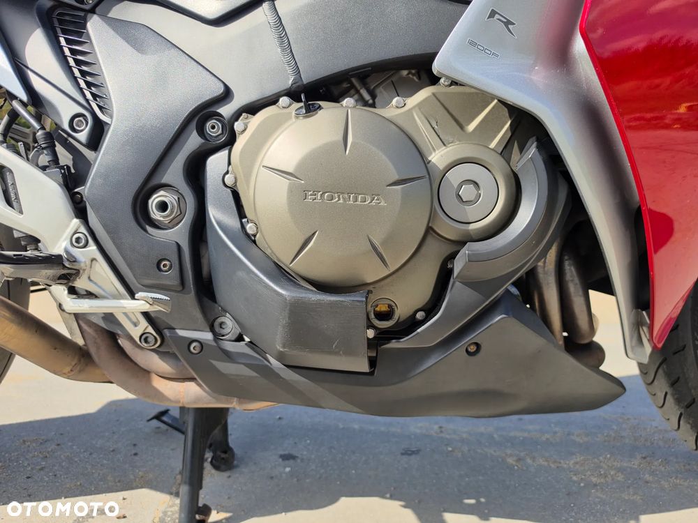 Honda VFR - 14