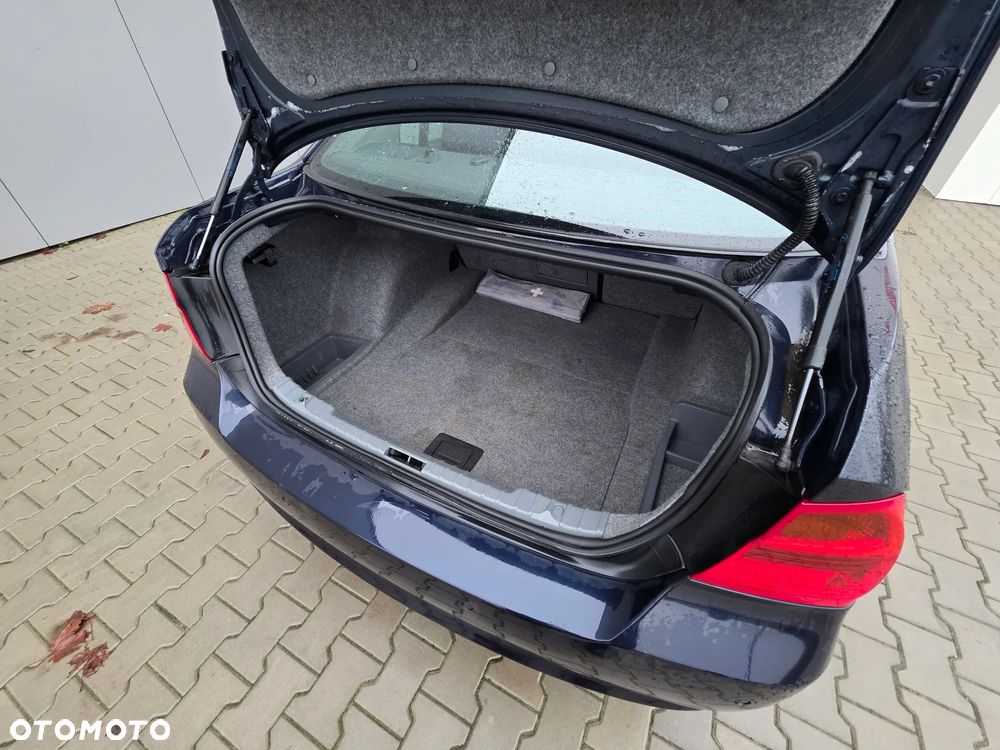 BMW Seria 3 318i - 18