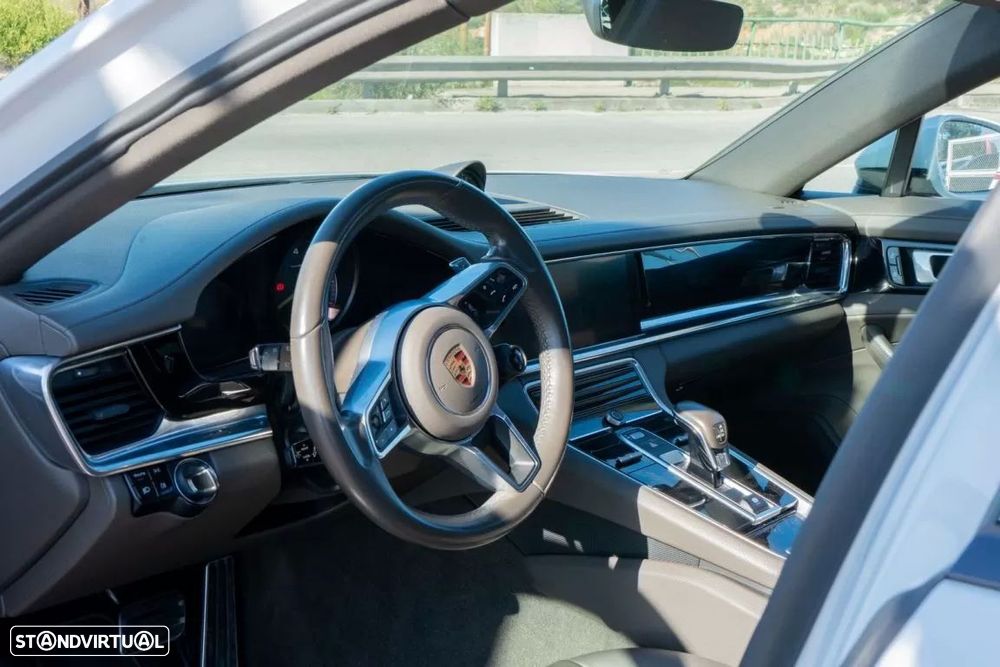 Porsche Panamera Sport Turismo - 19