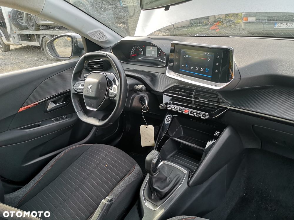 Peugeot 208 - 17