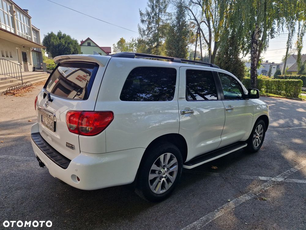 Toyota Sequoia - 2