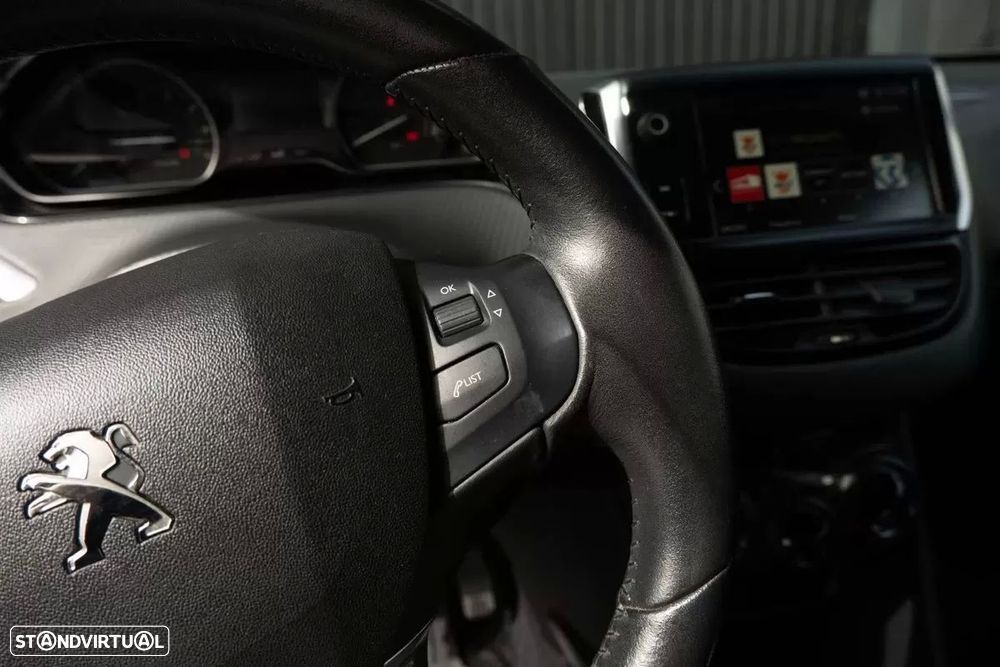 Peugeot 2008 1.2 PureTech Allure - 22