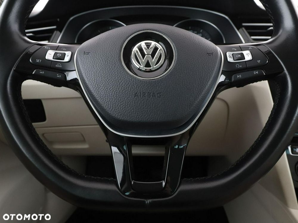 Volkswagen Passat Variant 1.8 TSI (BlueMotion Technology) DSG Highline - 22